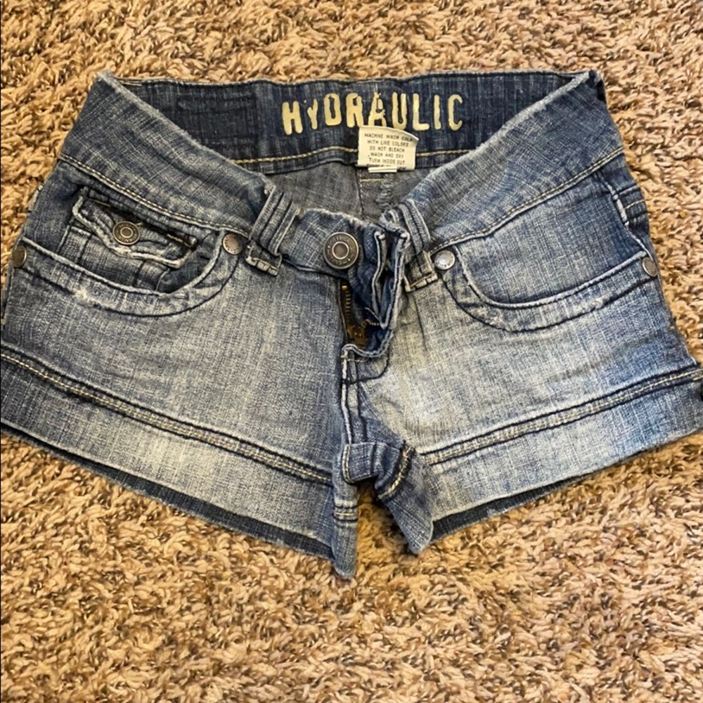Hydraulic shorts